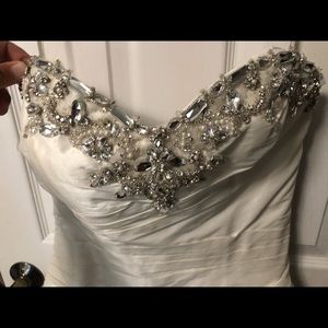 Strapless wedding dress